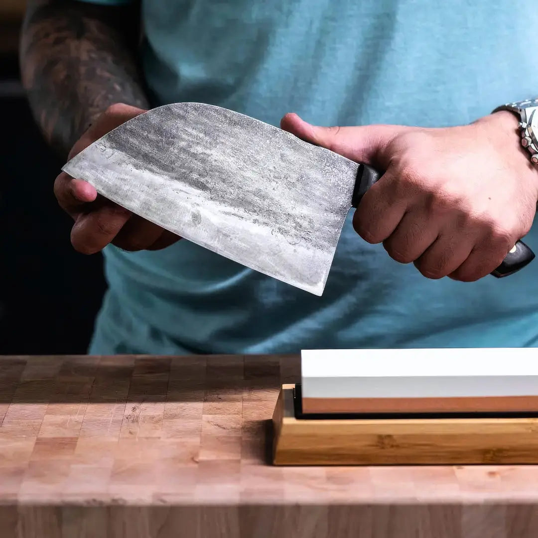 COUTEAU SERBE - TUNGSTEN : Le Guide Complet d'une Lame Puissante d'Exception